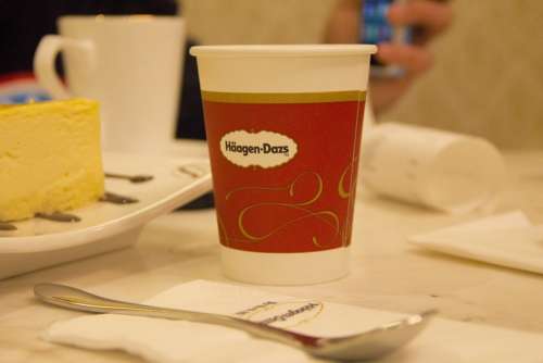 Häagen-Dazs Paper Cup Dining Table Simple Dining