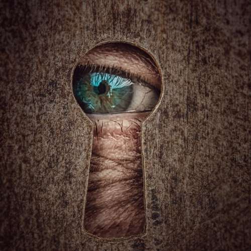 Key Hole By Looking Eye Tensioner Curiosity Watch