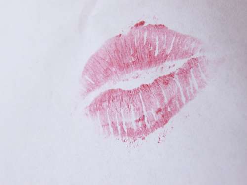 Kiss Lipstick Pink Paper Transfer
