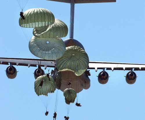 Military Paratroopers Airborne Parachuting Warriors