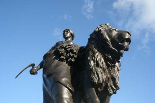 Monument London Image Lion Blue Sky