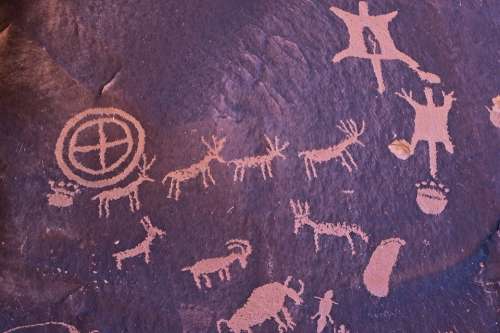 Newspaper Rock Drawings Petroglyph Rock Petroglyphs