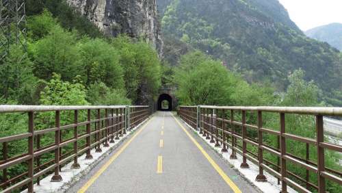 Route Italy Tunnel Nature
