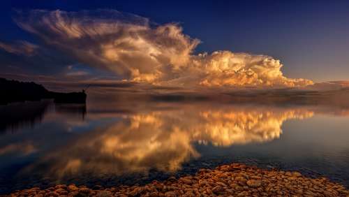 Sea Mirroring Clouds Water Backlighting Evening