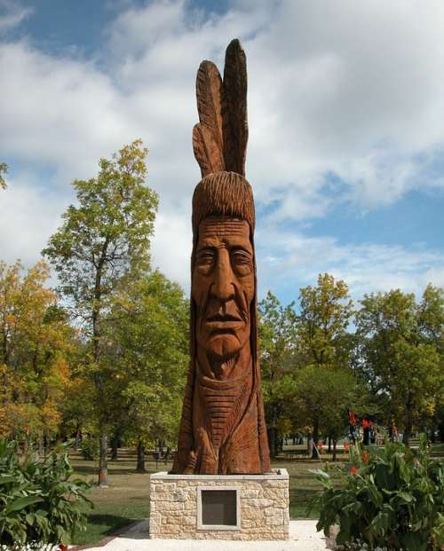 Stake Indian Is Bohrene Monument Stature Canada