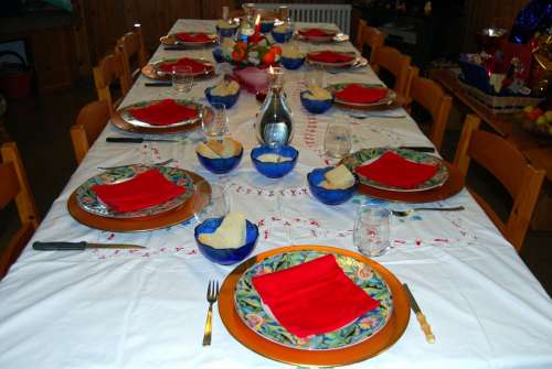 Table Apparecchiata Dishes Cutlery Glasses Chairs