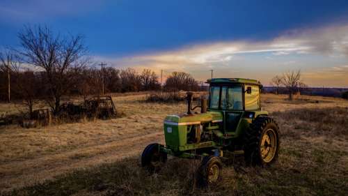 Tractor John Deere Sunset