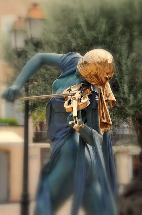 Violinist Musician Anna Chromy Statue St-Tropez