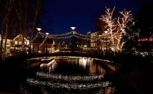 Water Light Light Chain Mirroring Christmas Market