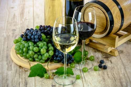 Wine Glass White Grapes Drinks Alcohol Barrel