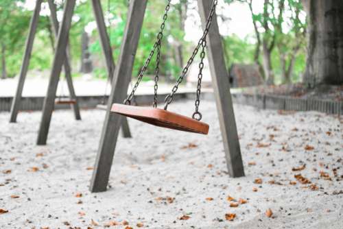 Solitary swing