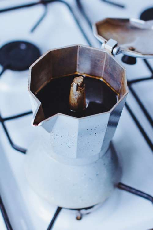 Brewing black coffee in a percolator