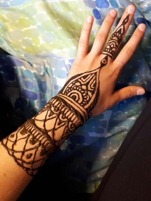 henna happy smile hand