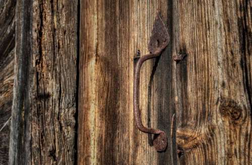 door wood door handle rust