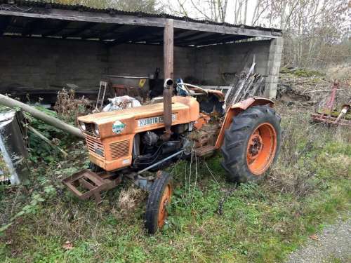 tractor old tractor veteran abandoned agriculture