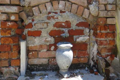 bricks tomb mausoleum urn cemetery