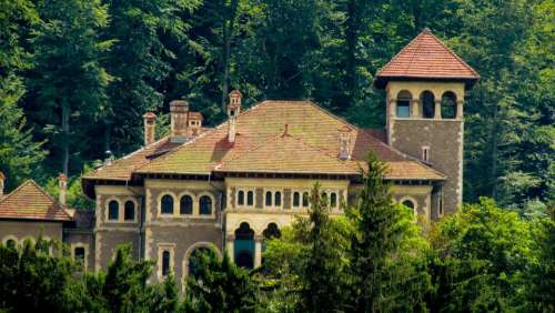 Mansion estate wealth 