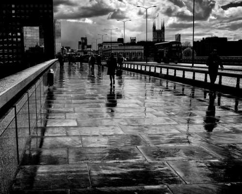 london bridge rain wet shine