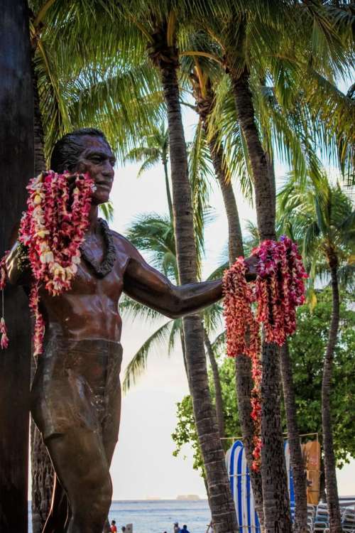 statue Waikiki Hawaii Duke Kahanamoku greetings