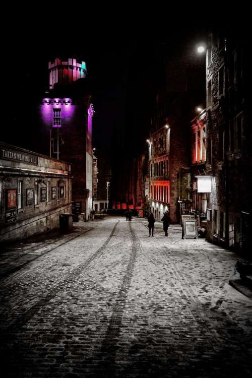 edinburgh scotland darkedinburgh night snow