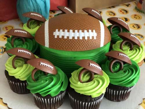 Cupcakes football theme themed cupcake