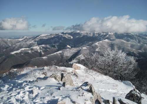 high peak mountain winter rocks