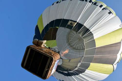 balloon ride Hot air balloon preparation inflation start