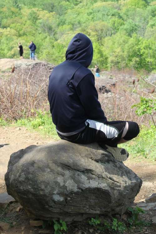 rock man guy Gettysburg thinking