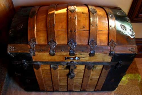 chest treasure chest wood trunk old