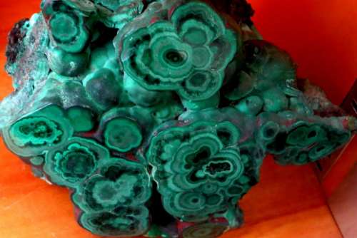 malachite green mineral rock stone