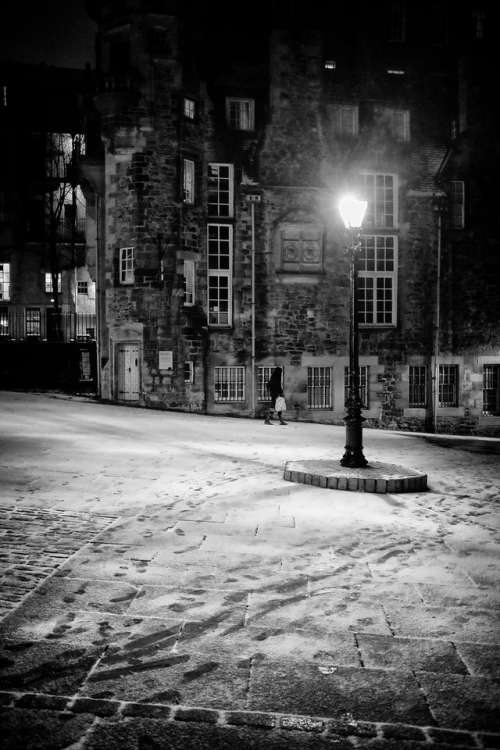 edinburgh scotland darkedinburgh night snow