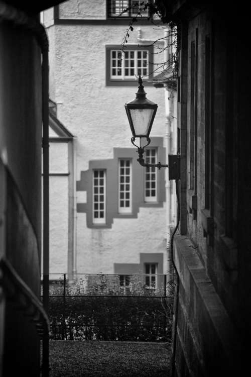 edinburgh scotland lamp light