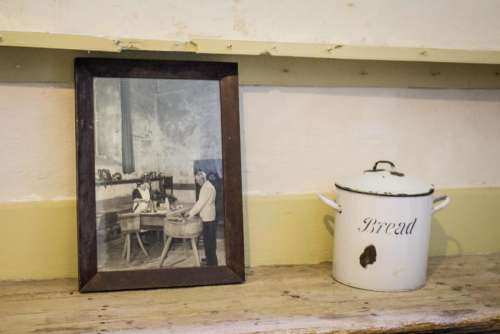 kitchen photograph shelf cooking Lacock_Abbey