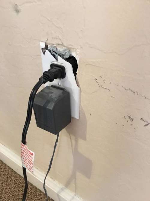 electric outlet broken power cord