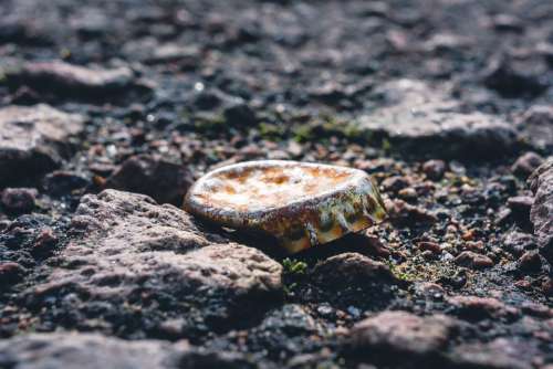 Bottle Caps Ground Old Rust Dents Beulen Time