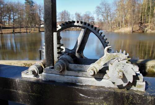 Floodgate Pond Gear Round Mechanism Regulation