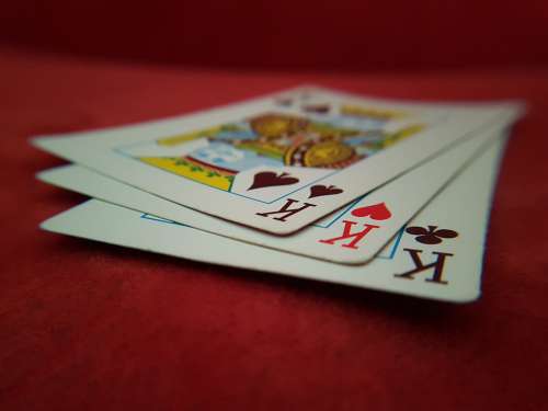 Three Cards Play Game Options Winner Kings