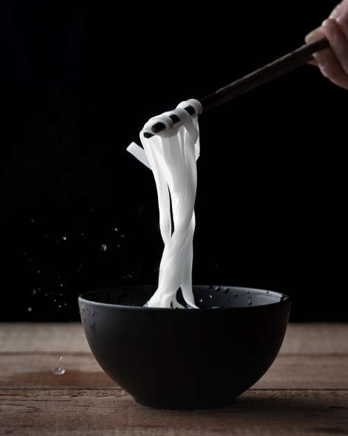 Plain rice noodles in a black bowl