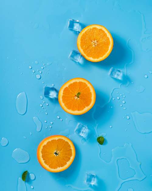 Oranges with ice