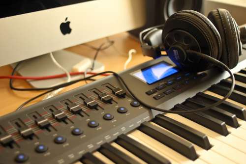 Audio Apple Headphones Studio Keyboard Computer