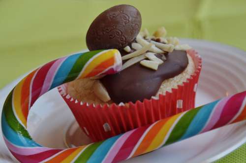 Muffin Chocolate Almonds Sweetness Bun Cupcake