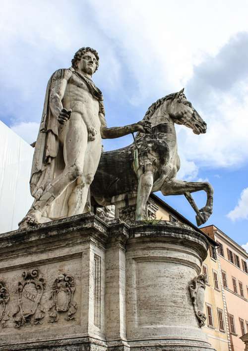 Statue Capitol Rome Hero
