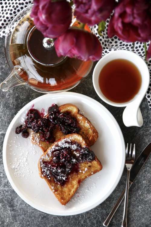 French toasts with tea