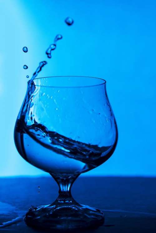 Water splash glass swoosh spill 