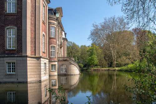 Castle Moated Castle Historically Places Of Interest