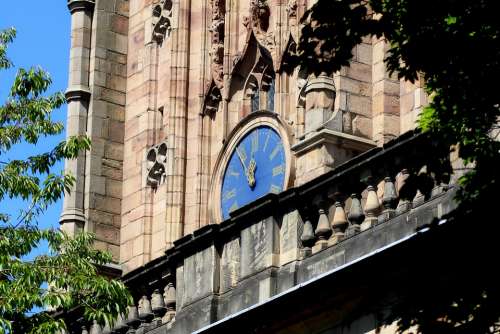 Clock Face Eleventh Hour Cathedral Architecture