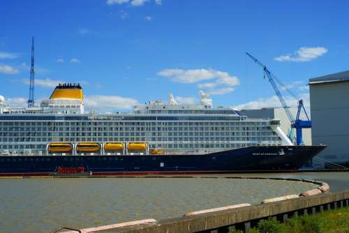 Cruise Ship Spirit Of Discovery Meyer Werft