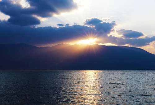 Dali Erhai Lake Sunset Holy Light Cloud