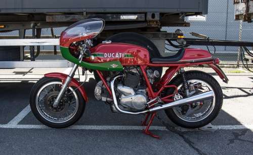 Ducati Desmo Italian Oldtimer Motorcycle Machine