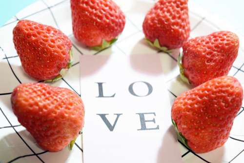 Love Strawberry Cake